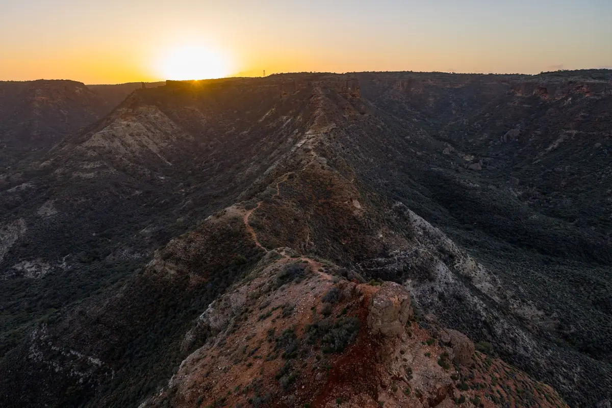 Sonnenaufgang über den Graten des Charles Knife Canyon