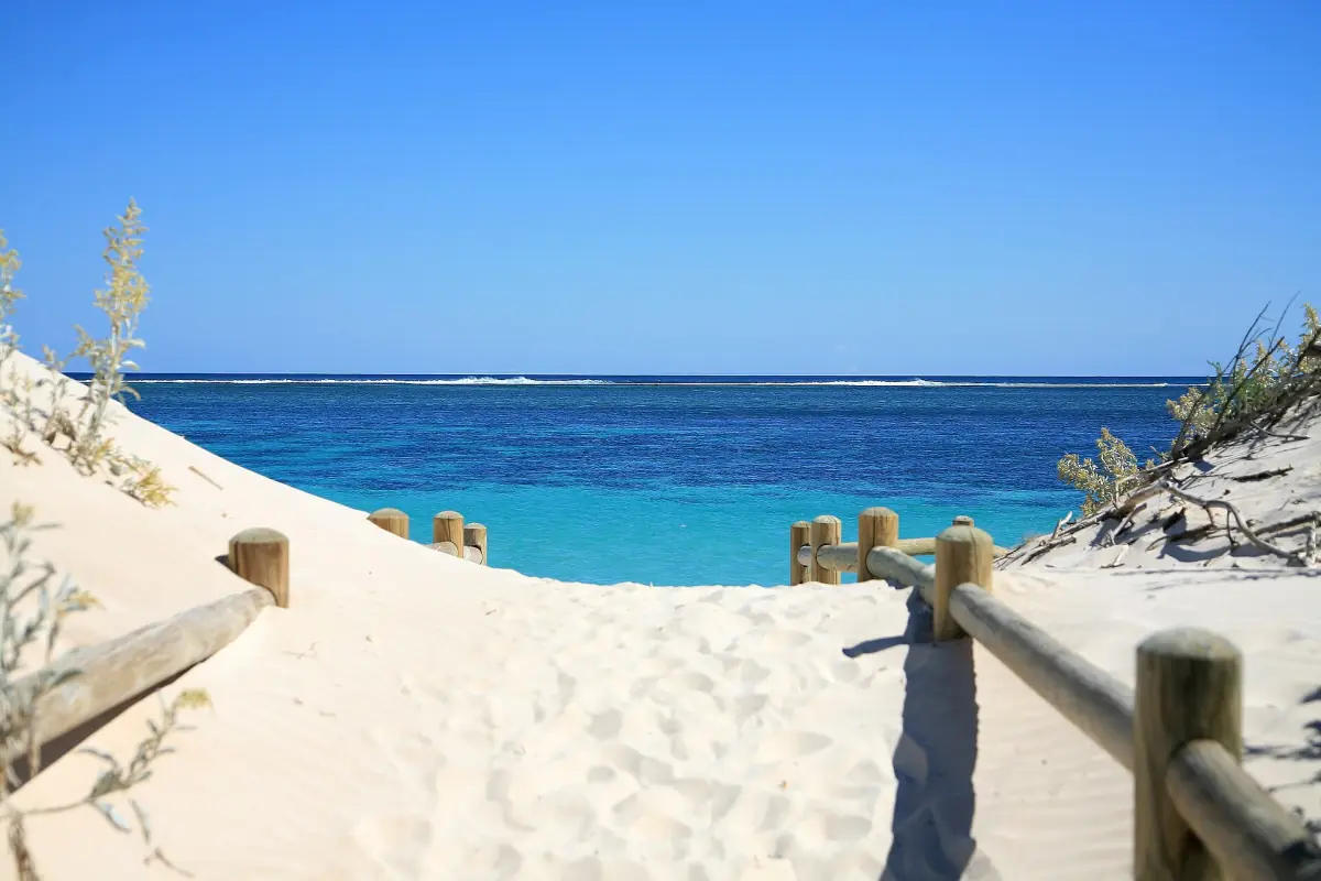A boardwalk over white dunes to the turquoise sea of the Ningaloo Reef